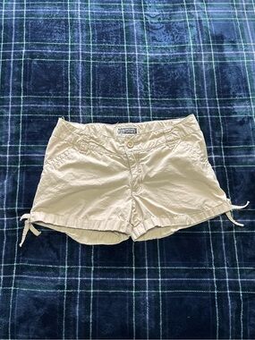 Y2K 2000s Route66 Cream shorts w/pink stitching&bow details on side.Size 12&1/2